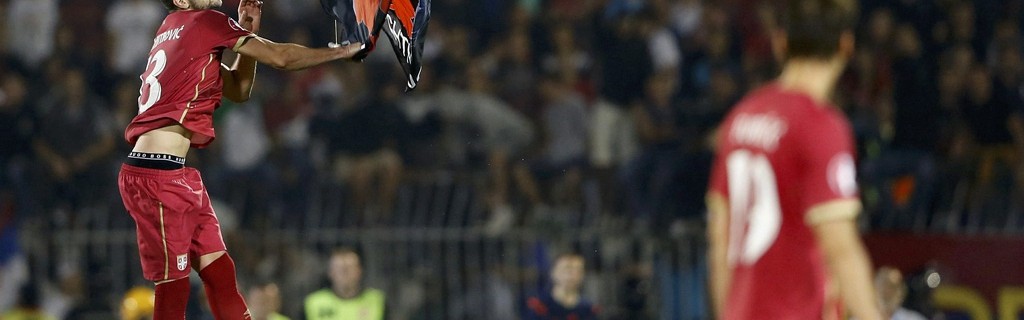  佛罗伦萨主场球迷冲突致比赛中断最终平局  