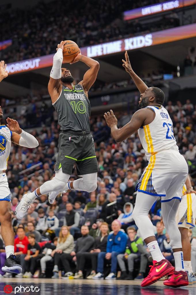  爱德华兹神准三分森林狼加时险胜勇士显韧性  