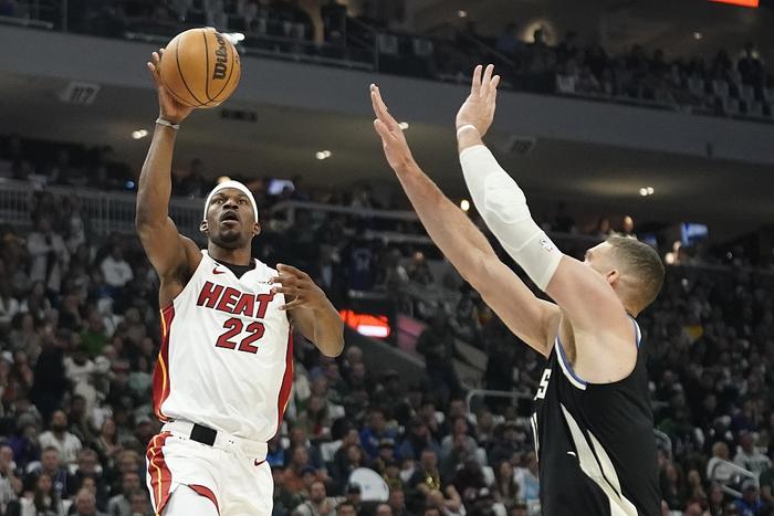  布朗森全面发挥尼克斯客场爆冷胜雄鹿